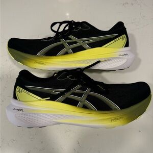 ASICS GEL-Kayano 30 Black Glow Yellow - Worn Once - Size 12 - 1011B548